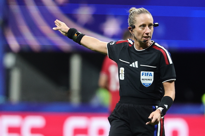 A referee who played with a small camera on his head in North American World Cup. Reuters Yonhap News