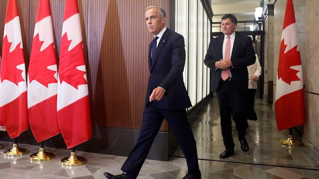 Soccer fans boo U.S. anthem as Canadians react to breakdown in trade negotiations | CBC News