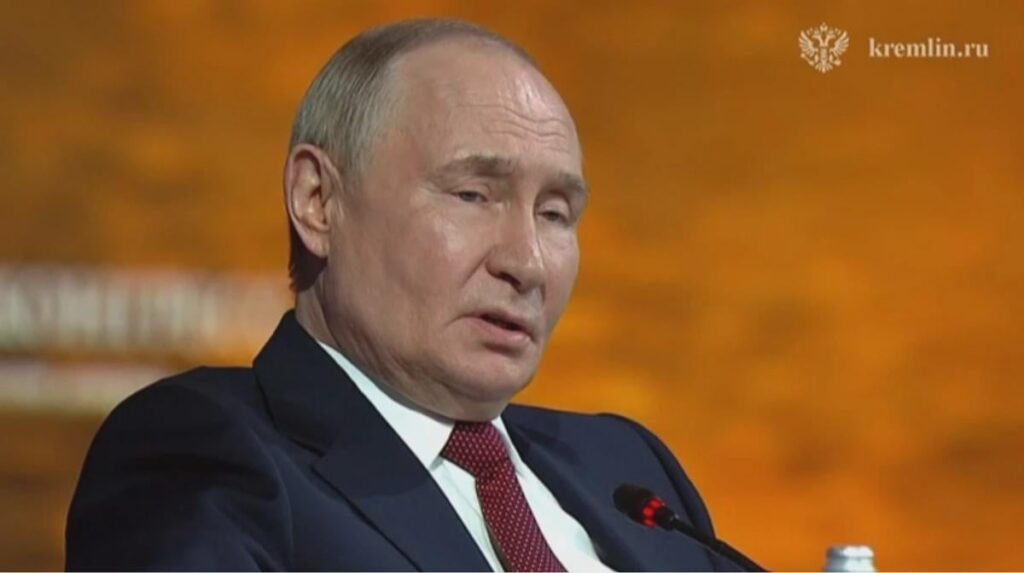 Putin allows broader recruitment of convicts for war in Ukraine. The new edition of the law states that people convicted of or under investigation for minor and medium-gravity offences will now be able to sign contracts with the military authorities. Putin allows broader recruitment of convicts for war in Ukraine. The new edition of the law states that people convicted of or under investigation for minor and medium-gravity offences will now be able to sign contracts with the military authorities.
