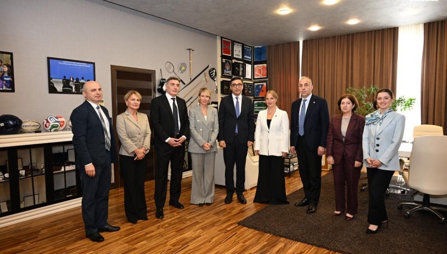 GEORGIAN PARLIAMENTARY DELEGATION MET WITH THE MINISTER OF YOUTH AND SPORTS OF THE REPUBLIC OF AZERBAIJAN GEORGIAN PARLIAMENTARY DELEGATION MET WITH THE MINISTER OF YOUTH AND SPORTS OF THE REPUBLIC OF AZERBAIJAN