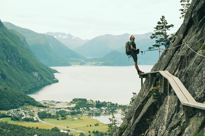 Hiker dies in fall on Romsdalseggen trail in Norway Hiker dies in fall on Romsdalseggen trail in Norway