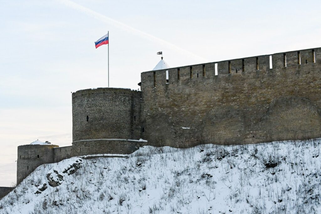 How Putin's invasion of NATO could unfold as Estonia border closed