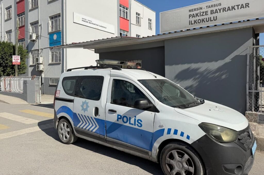 7-year-old student found carrying handgun in Türkiye days after school shooting Police officers are seen outside Pakize Bayraktar Primary School in Tarsus district of Mersin, Türkiye, Sept. 25, 2026. (IHA Photo)