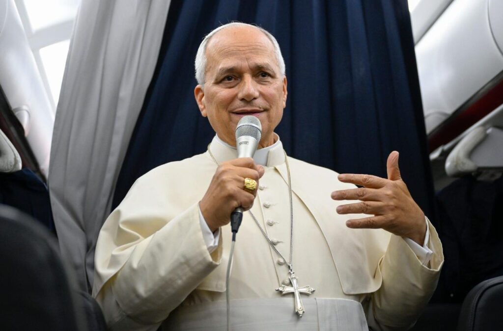 Pope: Wars are senseless; Russia and Ukraine should sit down to talk Pope: Wars are senseless; Russia and Ukraine should sit down to talk