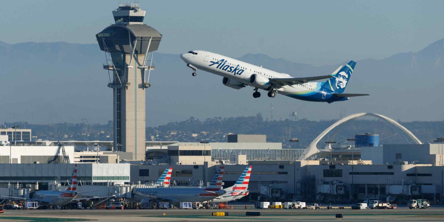 United, American Airlines up Japan routes to tap demand fueled by weak yen United, American Airlines up Japan routes to tap demand fueled by weak yen