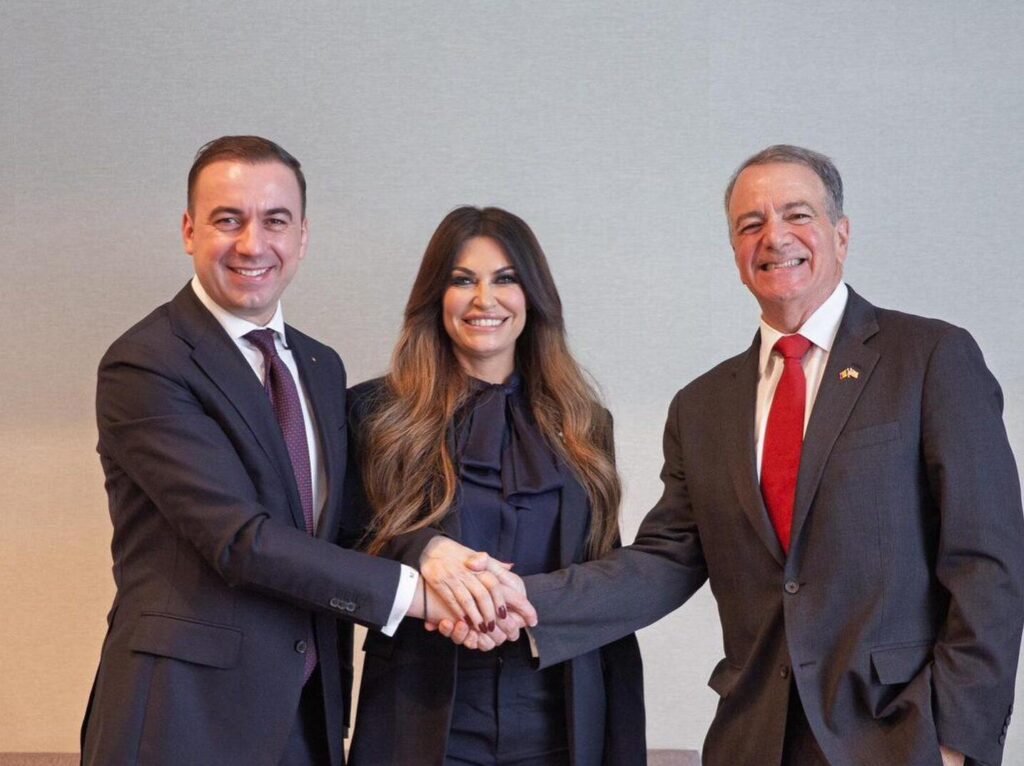 BREAKING The US ambassador to Greece, close to Trump, said that the US would have been involved in the dismissal of the Bolojan government, according to the Wall Street Journal: "We can do that to any country we want, we can do that in Greece too"