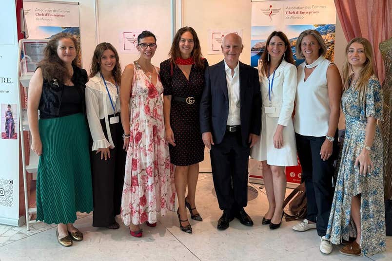 Maurice Cohen with several members of the Association des Femmes Chefs d’Entreprises de Monaco (AFCEM).