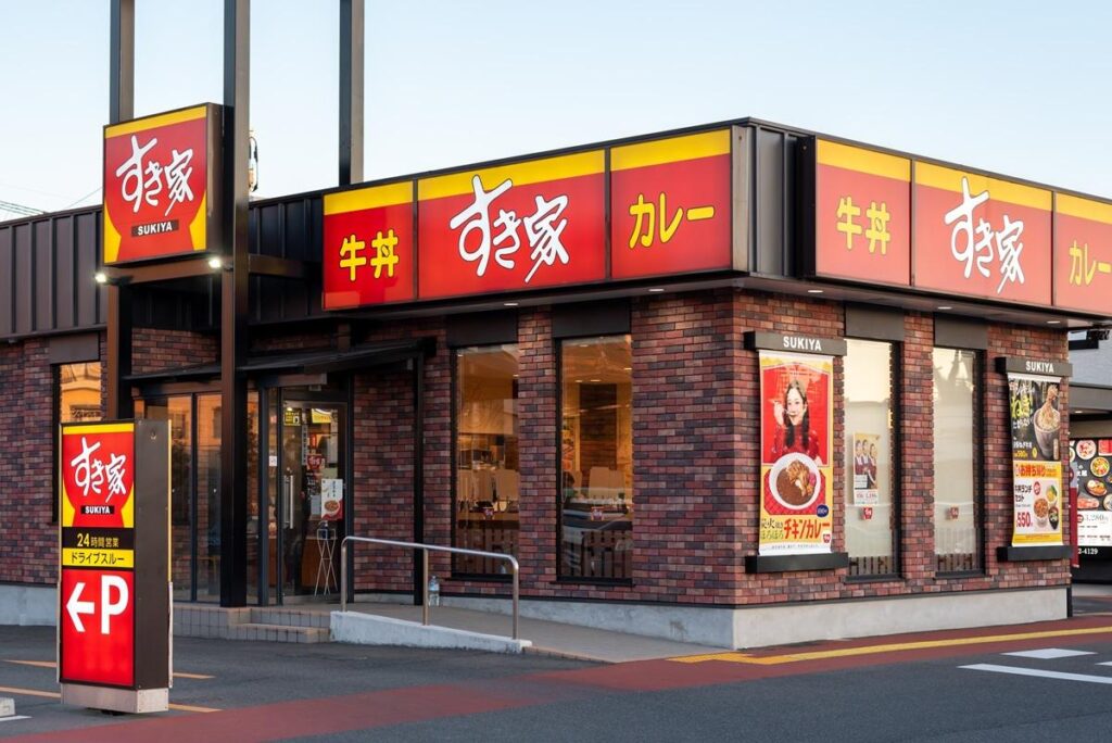 Japanese restaurant chains such as Yakiniku King, Zensho (Sukiya) are now paying college graduates starting salaries over 300,000. Yudetaro is now at 350,000. The reason is the labor shortage- Before the raise Yudetaro was only able to hire 3 graduates vs 12 the previous year Japanese restaurant chains such as Yakiniku King, Zensho (Sukiya) are now paying college graduates starting salaries over 300,000. Yudetaro is now at 350,000. The reason is the labor shortage- Before the raise Yudetaro was only able to hire 3 graduates vs 12 the previous year