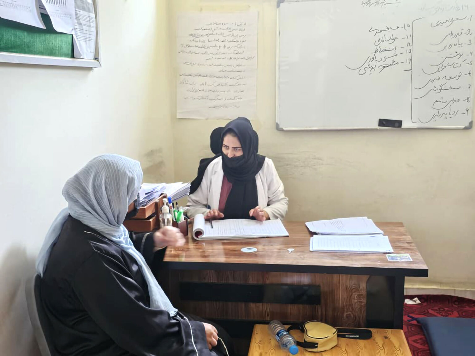 Parisa receives counselling at the WHO-supported MHPSS Ward of Faizabad Provincial Hospital in Badakhshan Province. Photo credit: WHO Afghanistan.