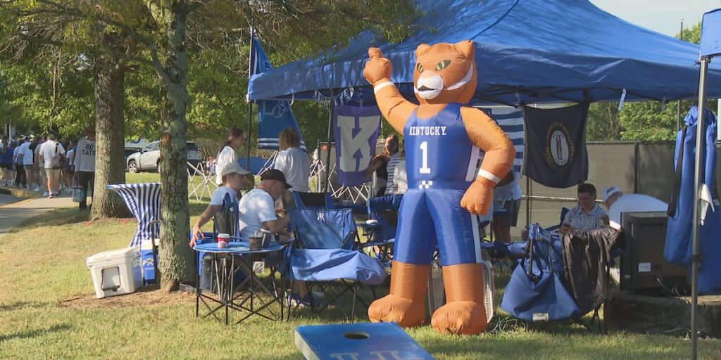 UK fans tailgate through morning storms ahead of season opener