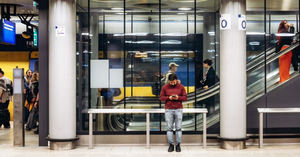 Dating apps plunge in popularity in the Netherlands as singles ditch Tinder Dating apps plunge in popularity in the Netherlands as singles ditch Tinder