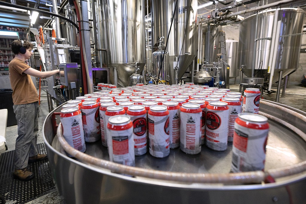 Trump tariffs raise price of beer cans for Canadian producers Trump tariffs raise price of beer cans for Canadian producers