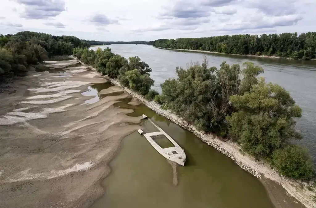 Danube hits historic low in Serbia amid severe drought Danube hits historic low in Serbia amid severe drought