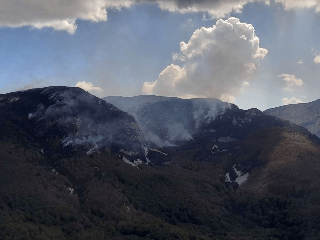The Armed Forces of BiH continue Fire Extinguishing in the Area of Blidinje The Armed Forces of BiH continue Fire Extinguishing in the Area of Blidinje