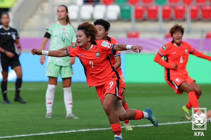 Korea Reaches First U-20 Quarterfinal in 12 Years, Falls 1-3 to Italy Lee Ha-eun (center) celebrates after scoring the equalizer in a quarterfinal match at the 2026 FIFA U-20 Women's World Cup at Arena Sosnowiec in Poland on Jan. 19, Korea time. Photo courtesy of the Korea Football Association - Seoul Economic Daily Sports News from South Korea
