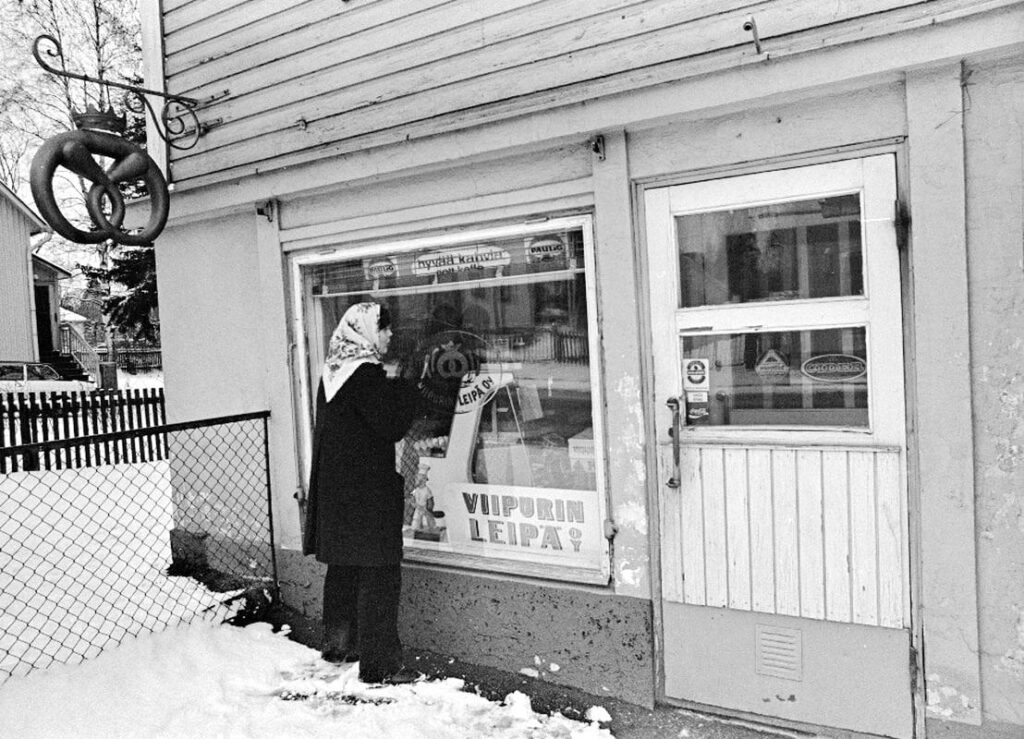 The bakery named “Viipuri’s Bread” (Eng.Viipuri’s Bread) which indicates that the owners may have been evacuees from the Finnish city of Viipuri. Photo: Harri Ahola (Finnish photographer). Suomi (Finland), Helsinki, circa 1975 The bakery named "Viipuri's Bread" (Eng.Viipuri's Bread) which indicates that the owners may have been evacuees from the Finnish city of Viipuri. Photo: Harri Ahola (Finnish photographer). Suomi (Finland), Helsinki, circa 1975