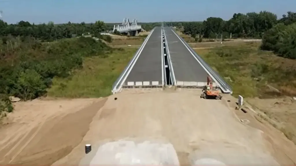 Raca-Bijeljina Highway Paving Starts Before Serbia Crossing Milorad Dodik and Benjamin Netanyahu shake hands