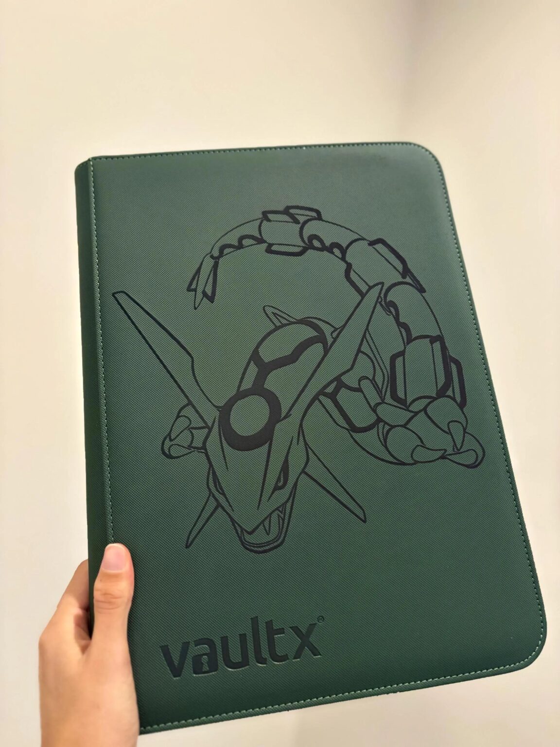 Hi, looking for a place where i can engrave a Binder like this in lux? Alternatively if i don‘t find one, an Artist who can/ want to paint on it is also welcome, as long as it‘s kinda permanent. Hi, looking for a place where i can engrave a Binder like this in lux? Alternatively if i don‘t find one, an Artist who can/ want to paint on it is also welcome, as long as it‘s kinda permanent.