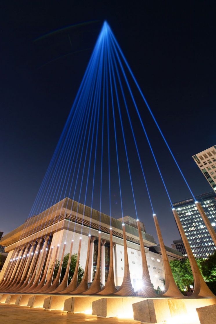 A view of “Light of Gratitude 23” above ground at Gwanghwamun’s Garden of Gratitude. Seoul Metropolitan Government.