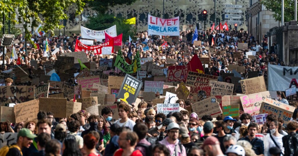France shuts down nearly 900 schools as violent education protests escalate – NBC News France shuts down nearly 900 schools as violent education protests escalate - NBC News