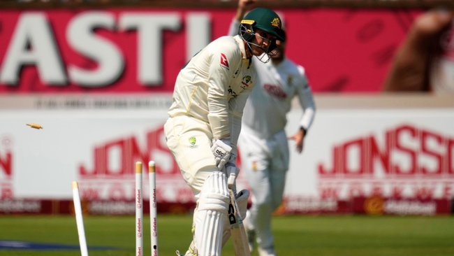 Nic Maddinson chops on for a duck.