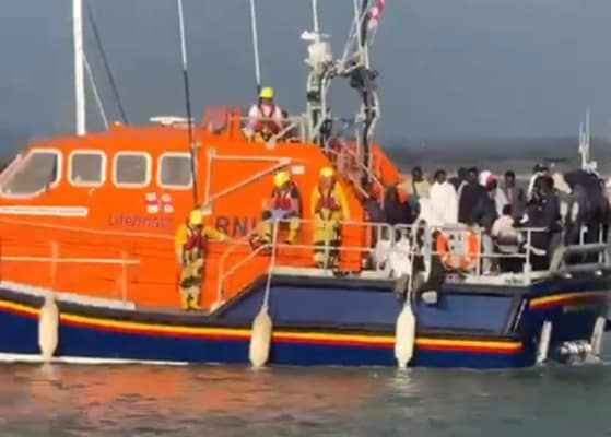 Migrants use 'custom-made to match the Kurdish flag' whilst Belgium police watch - London Business News