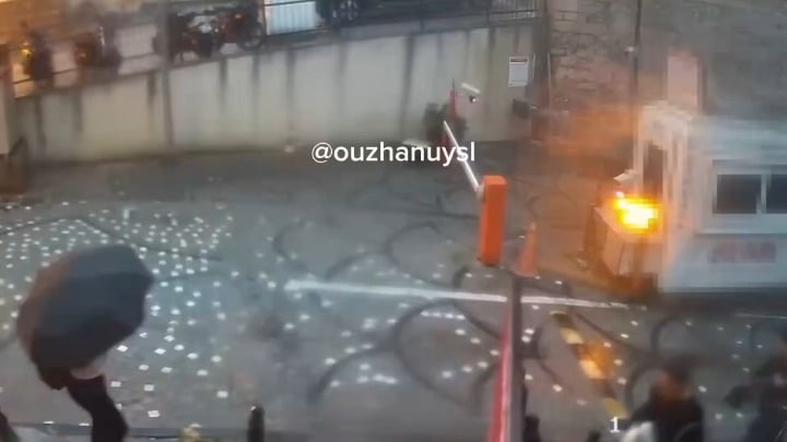 NSFW | 14-year-old Mahmut Işıldak, who stepped into a puddle in Fatih, lost his life due to electric current.
