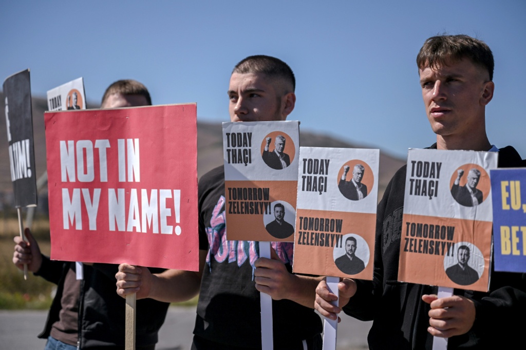 Thousands rally as EU chief urges respect for Kosovo war crimes court Thousands rally as EU chief urges respect for Kosovo war crimes court