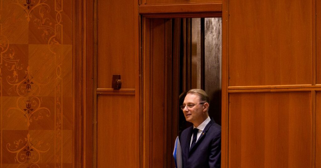 Romanian lawmakers back a minority government to end monthslong stalemate :: WRAL.com Romanian lawmakers back a minority government to end monthslong stalemate :: WRAL.com