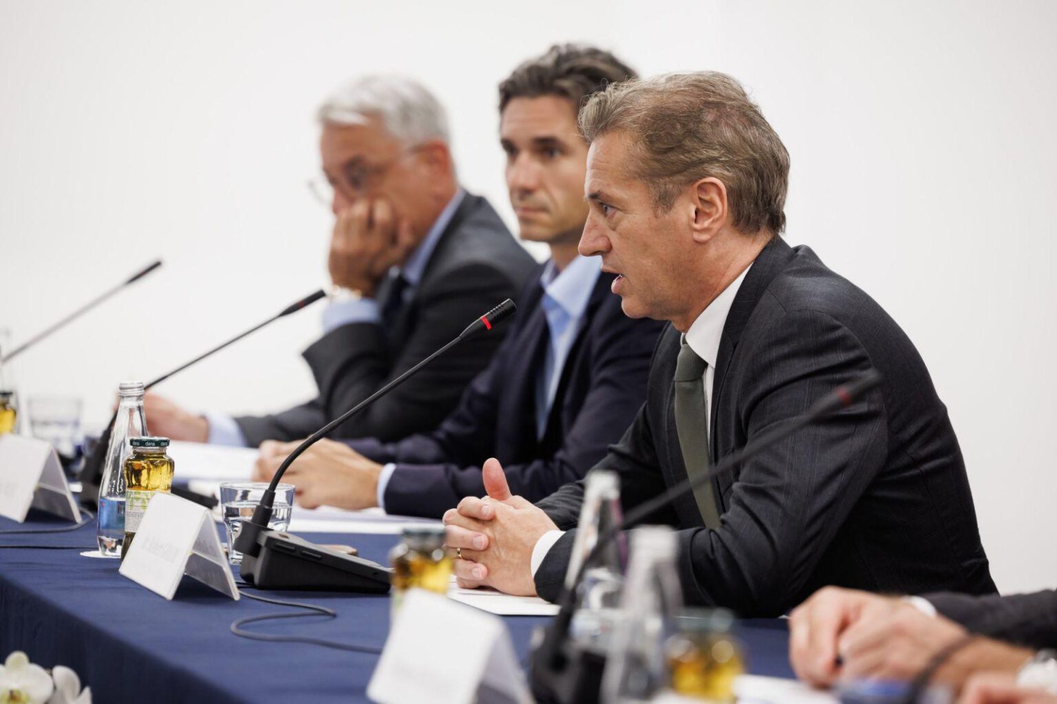The work of the government of Janez Janša was assessed as unsuccessful by almost 60 percent of respondents, while support for the Left and SD is growing. These are the results of the Ninamedia Vox populi October survey.