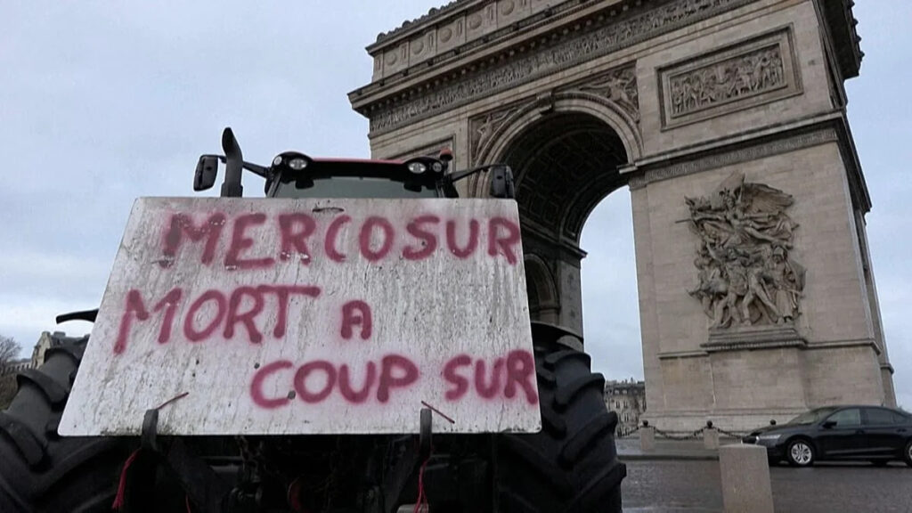 Hundreds of farmers rally in Paris against EU-Mercosur pact and import fears Hundreds of farmers rally in Paris against EU-Mercosur pact and import fears