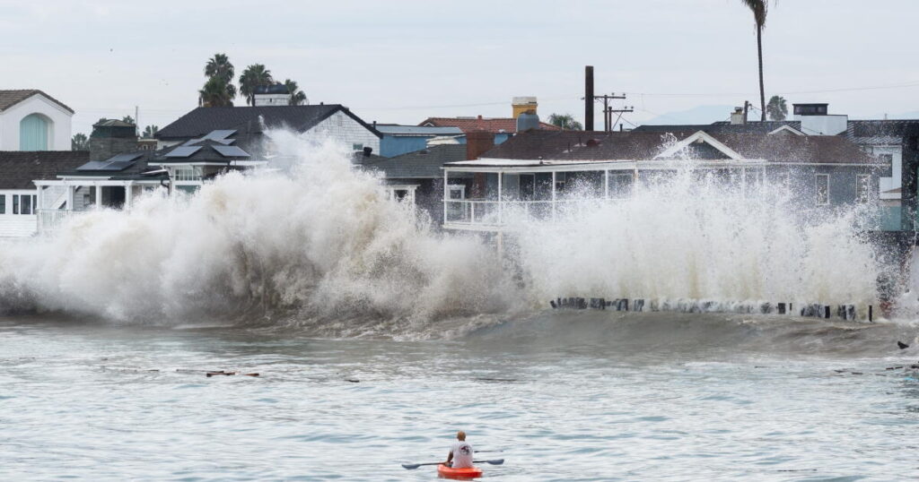 Live updates: Southern California hit by high winds, rain and flooding as Rachel makes landfall