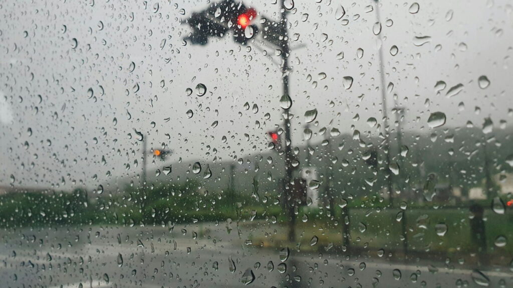 Weather & Traffic: Sunday, 25 October: Sky’s still angry Weather & Traffic: Sunday, 25 October: Sky's still angry